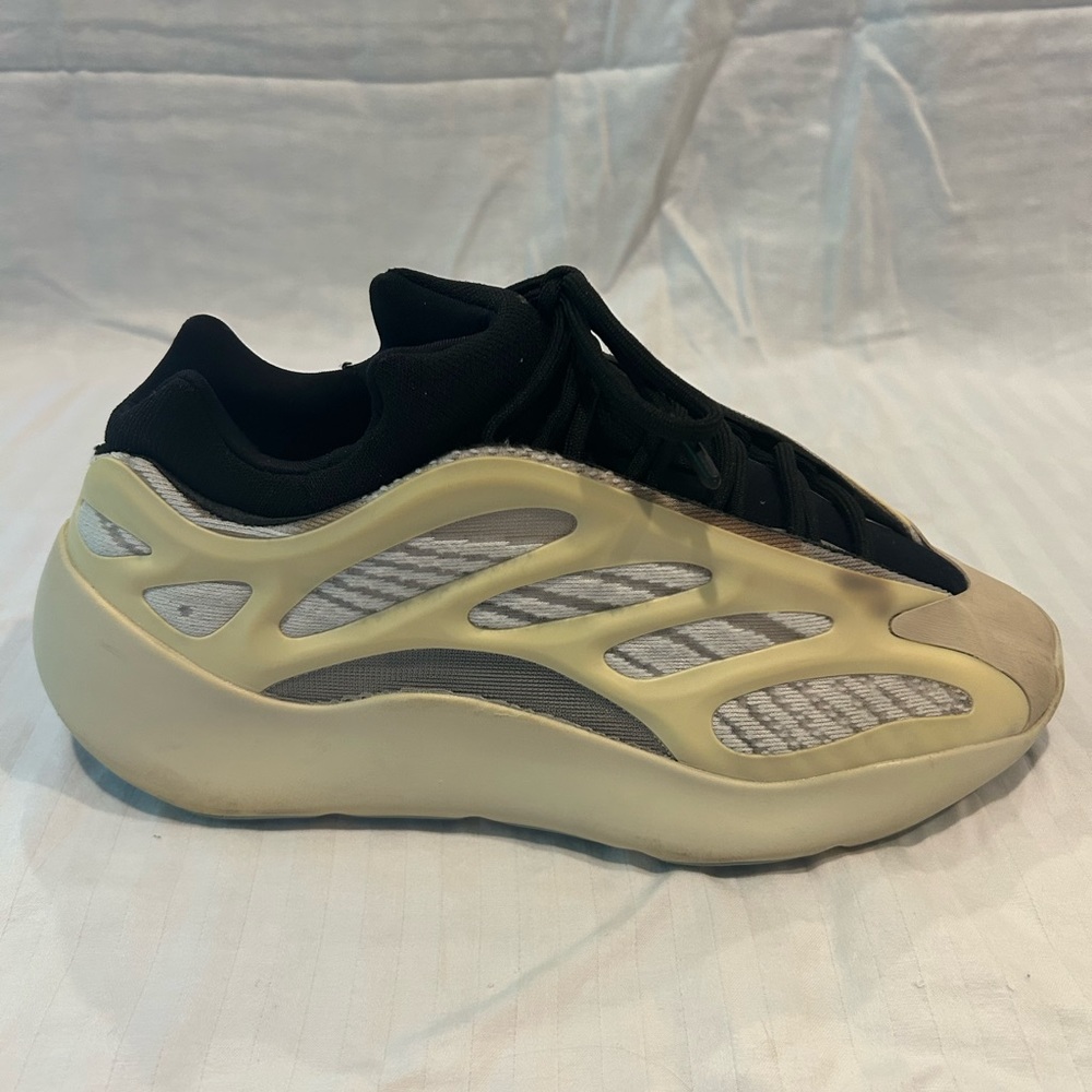 Adidas Yeezy Boost 700 V3 Azael Mens 8 - Picture 3 of 9